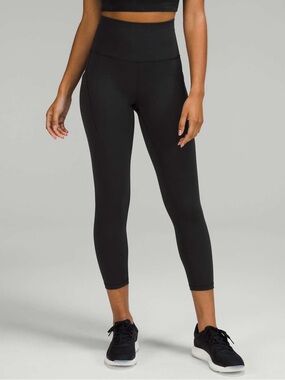 Lululemon Wunder Train High Rise Cropped Leggings with Pockets in Black Size 6